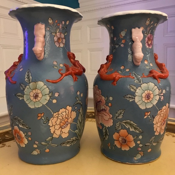 13.75” VTG Salamander Vase - Macau Chinese Porcelain - Picture 2 of 16